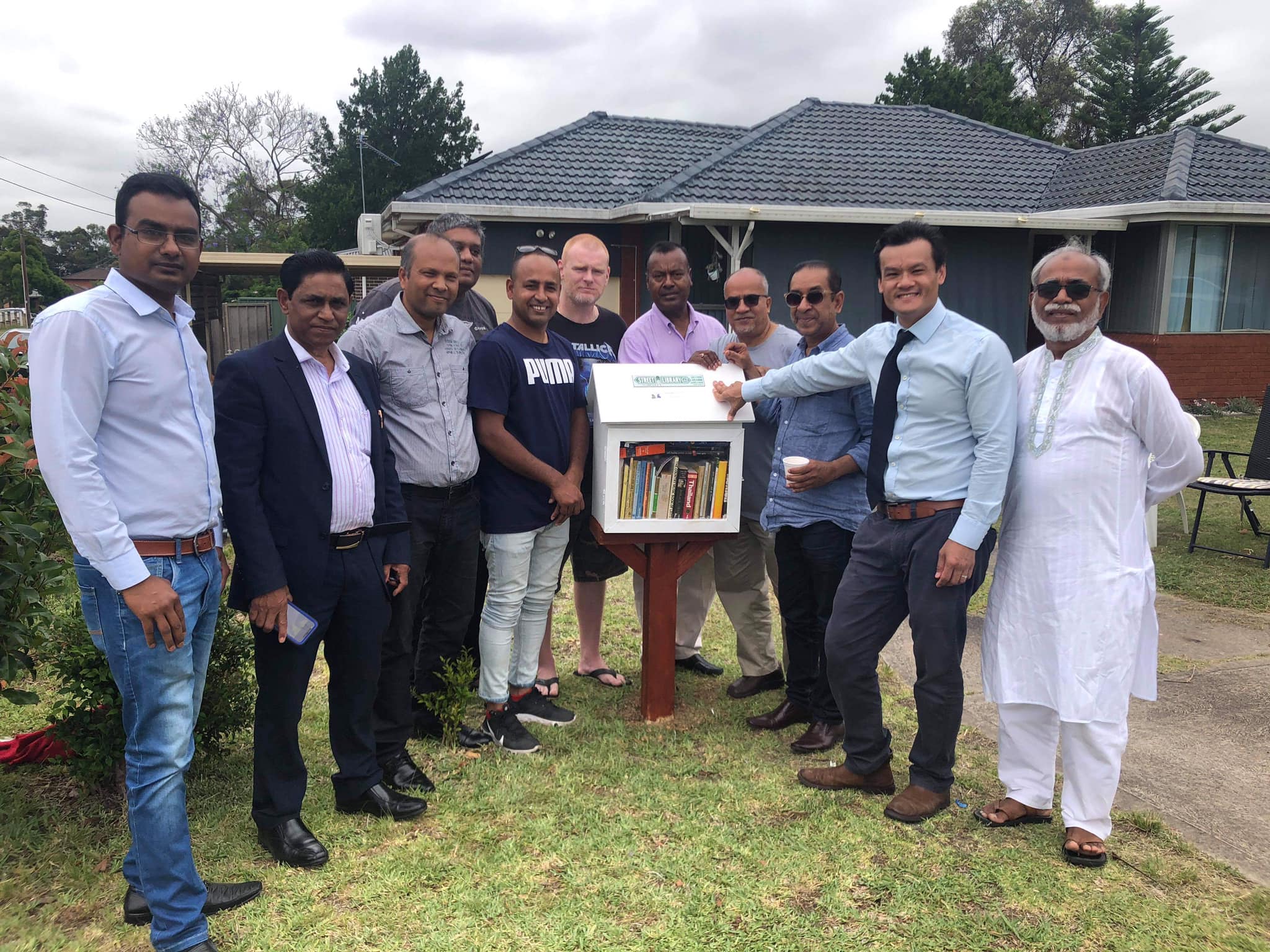 অজ-বাংলা কমিউনিটি কানেক্টর উদ্যোগে ম্যাকূরী ফিল্ডে স্ট্রিট লাইব্রেরির  উদ্বোধন